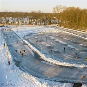 Heel Hengelo schaatst