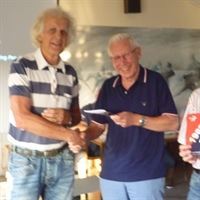 Periodeboek 1988-2013 overhandigd aan ereleden