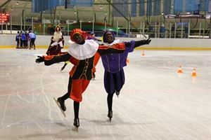 Sint op het ijs bij de Hengelose IJsclub