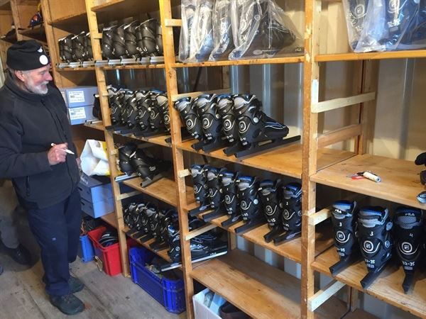 Schaatsverhuur bij natuurijsbaan