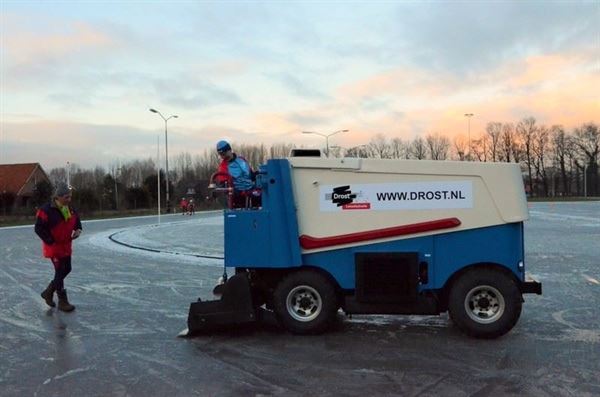 Wegens ijspreparatie is de ijsbaan vanavond gesloten