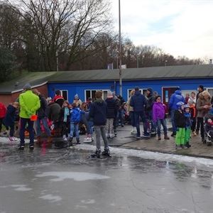 Hulp bij kantine en kassa tijdens natuurijs