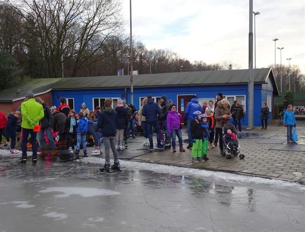 Hulp bij kantine en kassa tijdens natuurijs